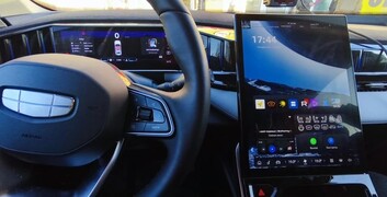 Установка голосового, навигации и приложений на Geely Atlas New в Сорочинске